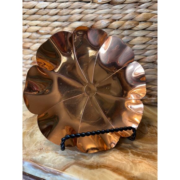 Copper Lilly pad  Dish - Picture 2 of 5